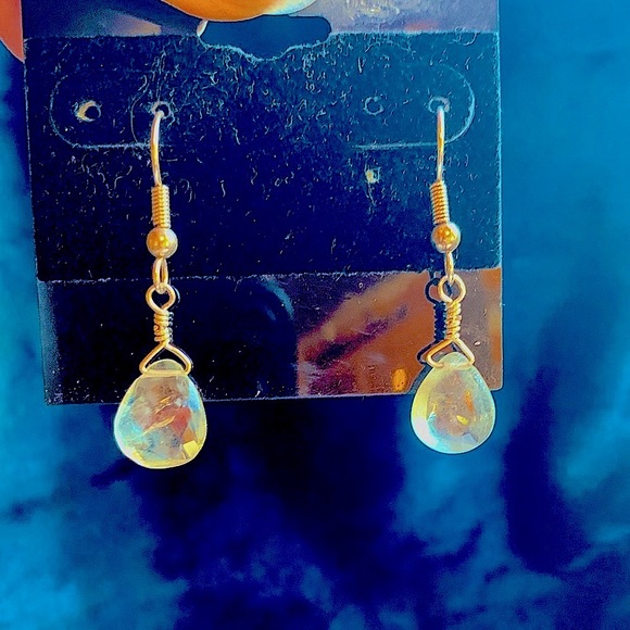 Handmade Jewelry - Faceted blue topaz earrings